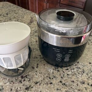Bear Yogurt maker New without box Black and silver Model SNJ-C10T1